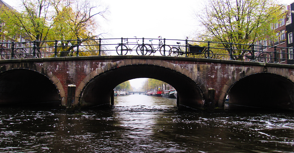 Amsterdam, ses ponts et ses canaux.