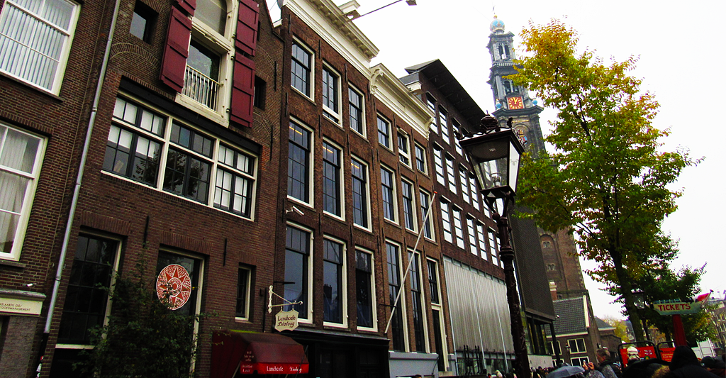 Le clocher qui, par ses sons de cloche, donnait l'heure à la famille Frank. Anne le mentionne quelques fois dans son journal.